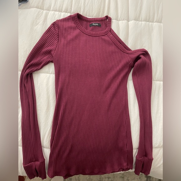 Michael Lauren Maroon Cold Shoulder Top - Picture 1 of 1